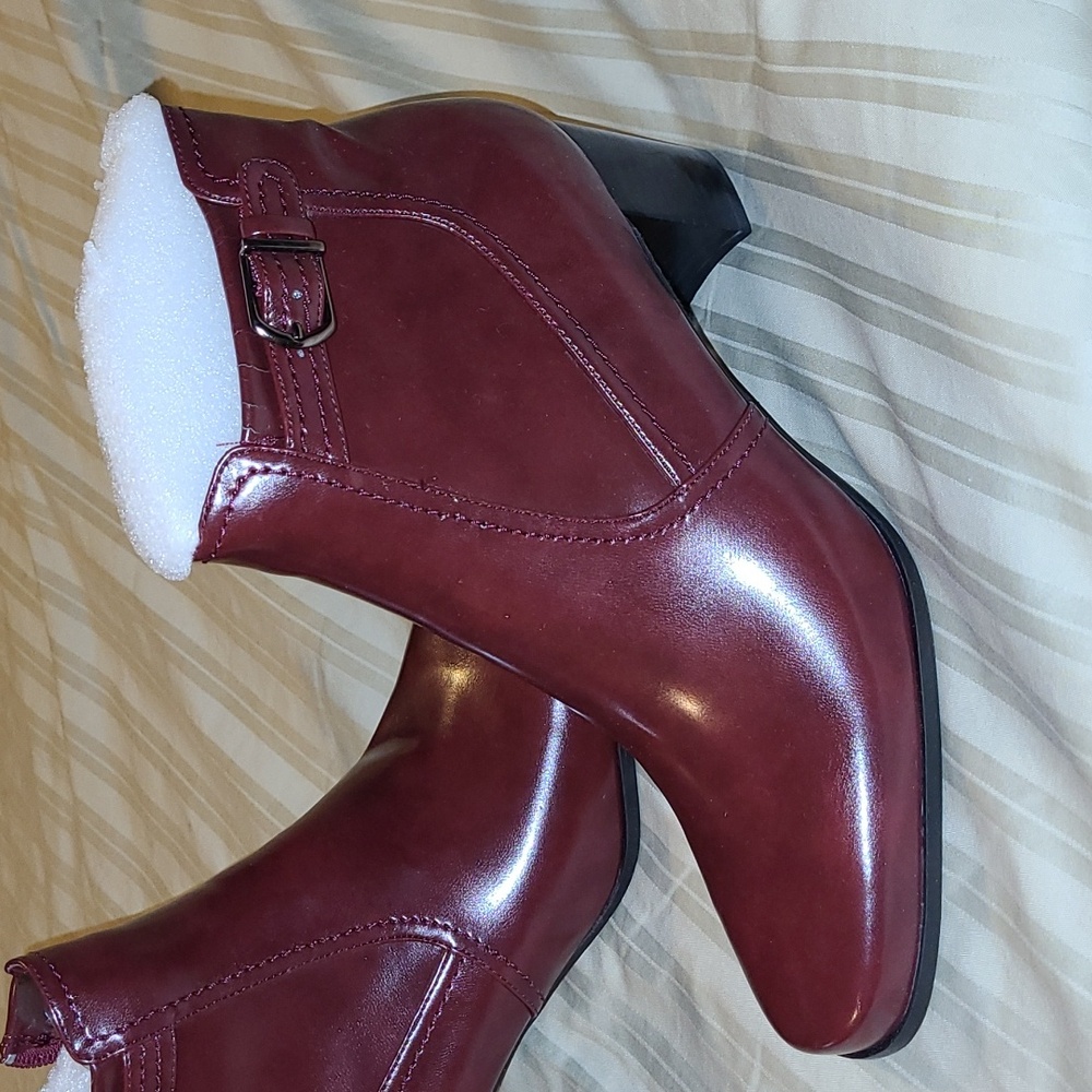 East 5th Red Boots Size 8 1/2 m (New)